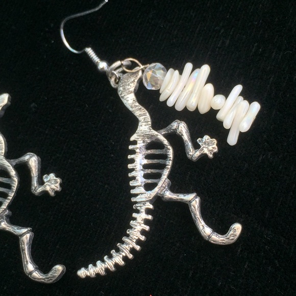 Dino-Earrings! - Picture 8 of 8
